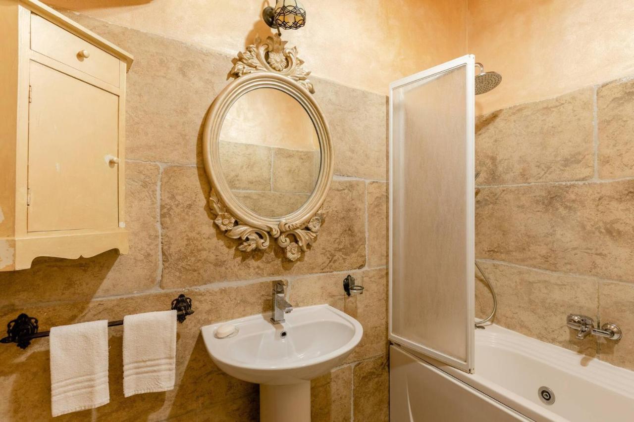 Rome Right In The Ancient Historical Center Two Bedrooms Two Bath, Up To 6 Pax Экстерьер фото